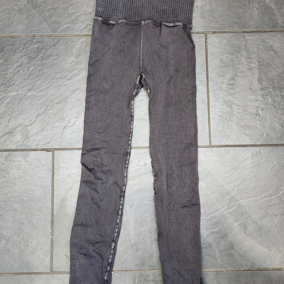 FREE PEOPLE GOOD KARMA LEGGINGS SIZE M/L.. brand new!! Washed black #67 - Picture 6 of 6